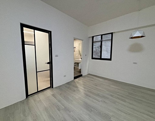 老公寓重新整修,交通便利,近學區,生活機能佳,可租補。 - Image 4