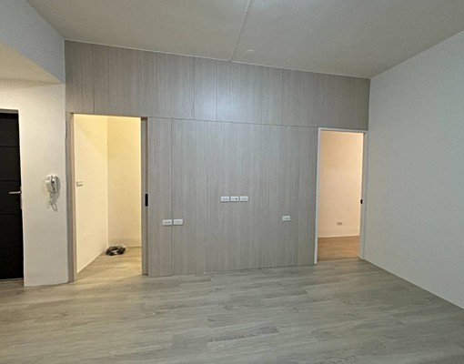 老公寓重新整修,交通便利,近學區,生活機能佳,可租補。 - Image 6