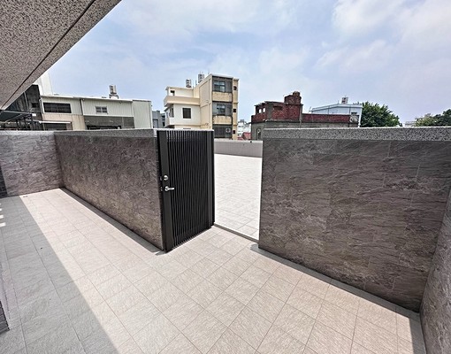 剛交屋電梯大廈 - Image 1