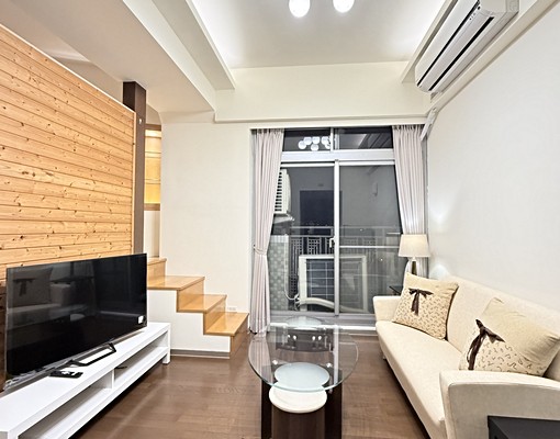 全新裝修獨立門牌台水台電獨立陽台兩房間乾濕分離超大面積可租補 - Image 1