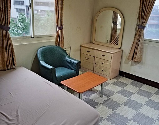 近中原家樂福新街溪畔景觀套房好停機車 - Image 1