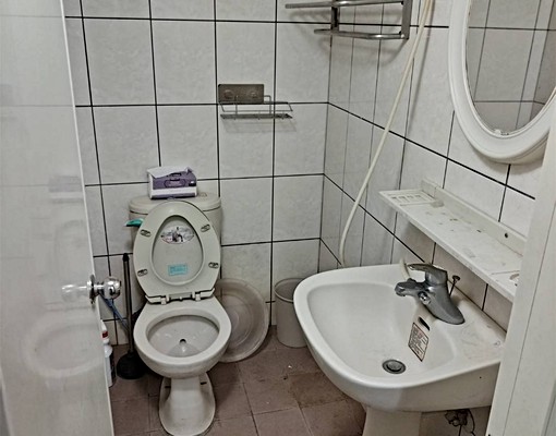 近中原家樂福新街溪畔景觀套房好停機車 - Image 6