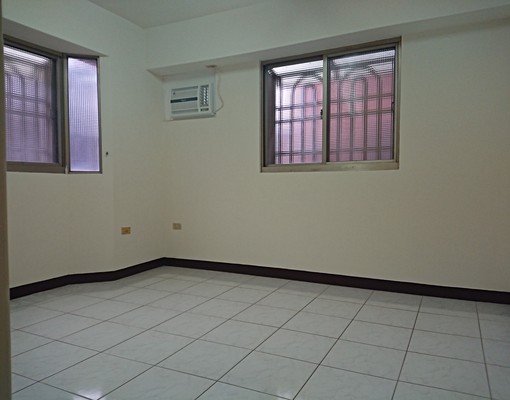 ●寧靜社區●寬敞明亮●近中正路●生活機能佳● - Image 3