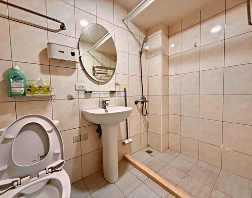 三民高中🚝變頻冷氣/空間寬敞🌟獨洗曬🔥有飲水機 - Image 9