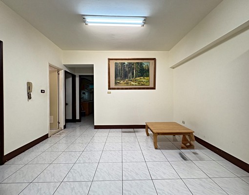 近捷運四維國小站3房含平車含管💫可租補💫 - Image 2