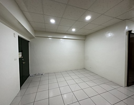 近學區,生活機能優,周遭有公園,便利超商 - Image 9