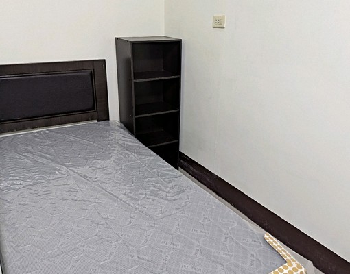 限女性近新光三越，南商，南大 - Image 1