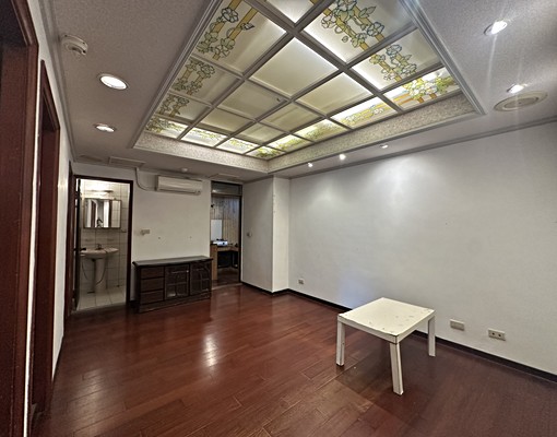 SOGO歌德宮廷整層獨戶3房大陽台元化商圈 - Image 1