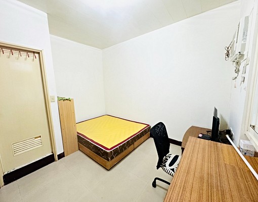 金龍國小/臨中興商圈、小資首選、大空間採光、水泥牆、機能強 - Image 1