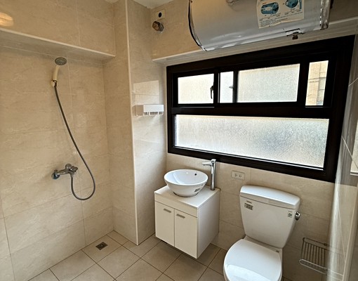 【稀有套房】金山街中段獨立陽台&洗衣機電梯大樓大坪數套房出租 - Image 11