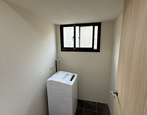 【稀有套房】金山街中段獨立陽台&洗衣機電梯大樓大坪數套房出租 - Image 12