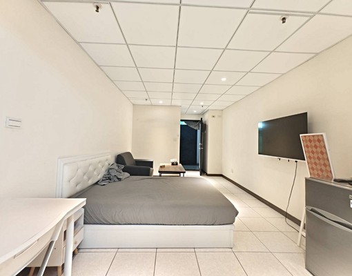 ✨電梯夜景房✨可貓✨陽台獨洗曬✨24時管理員✨台水電✨可租補 - Image 2