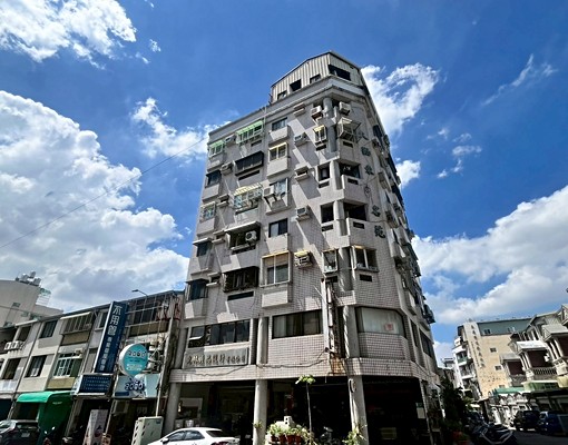 東區近南紡正東光路燙金三角窗樓店 - Image 1