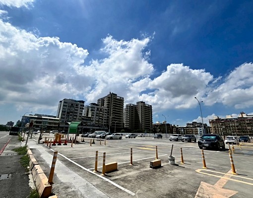 東區近南紡正東光路燙金三角窗樓店 - Image 11