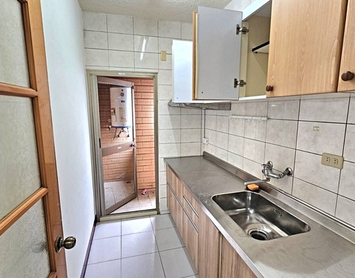 🍎南門公園旁/電梯2房2衛/附家具.電🍎 - Image 3