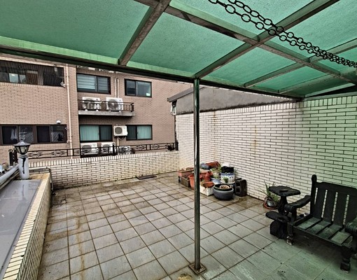 星鴻社宅中路旁豪華裝潢整棟透天出租 - Image 1