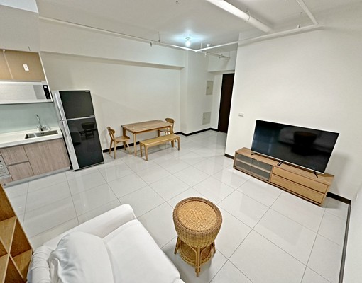 近高鐵/捷運站~稀有舒適1房大空間~可租補 - Image 1