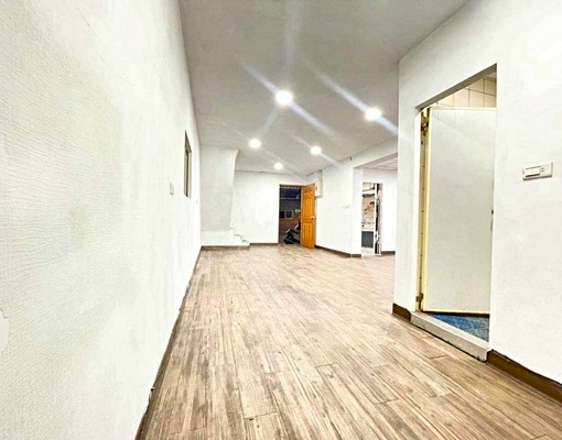 車路頭店面、辦公室開放式空間,二樓有住家空間,旁有停車空間 - Image 5