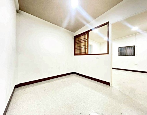 車路頭店面、辦公室開放式空間,二樓有住家空間,旁有停車空間 - Image 12