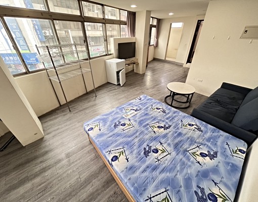 🏠可寵物＋採光佳｜中區套房出租，室內超大空間！ - Image 1