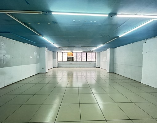 火車站前可營業用也可住家 - Image 1