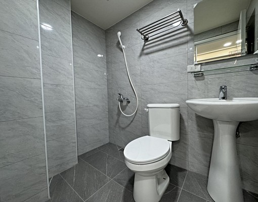 好室📢可貓-租補-全新-陽台獨洗｜台中小巨蛋-電梯套房 - Image 4