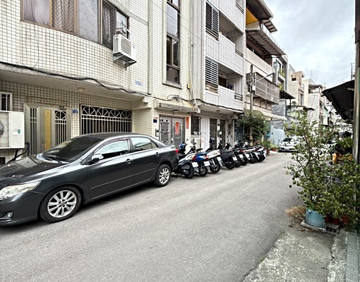 振興路靜巷健康套房低樓層好出入含水網路第四台電5.5獨洗窗曬 - Image 1