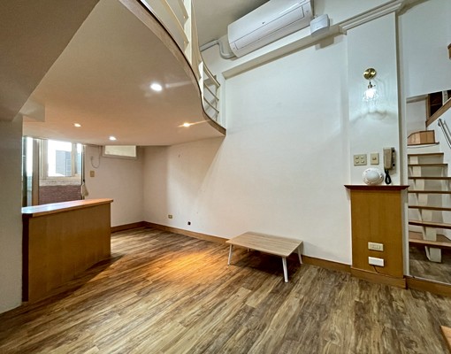 【蘇活大街】正五期樓中樓套房獨洗曬可租補 - Image 3