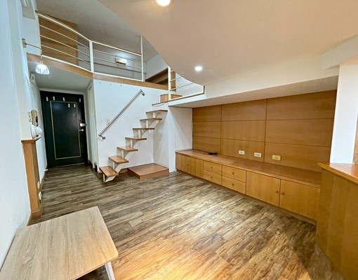 【蘇活大街】正五期樓中樓套房獨洗曬可租補 - Image 4