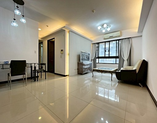 近市場鬧區🌸輕屋齡3房車位🌸附傢俱隨時可看屋 - Image 1