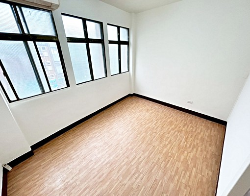 捷運三重國小◆採光2房◆可租補入籍★陽台 - Image 1