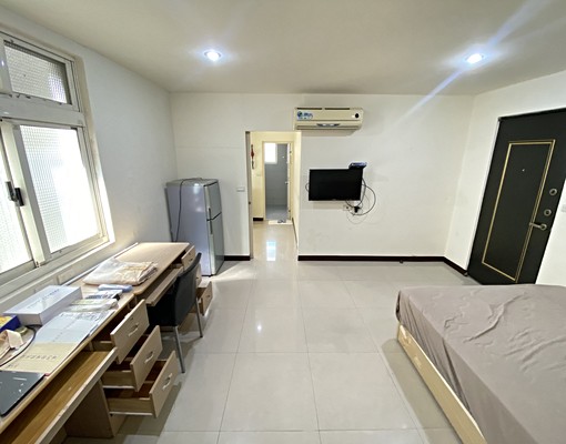 捷運~採光~大套房~陽台家電皆獨立使用 - Image 2