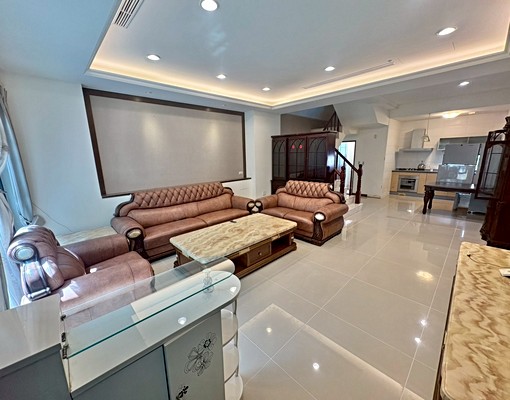 近Costco🔥整棟透天別墅💫附浴缸💫管理員💫雙平車 - Image 2