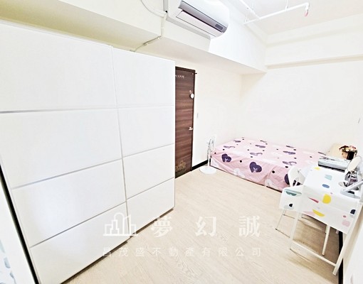 高鐵全配兩房含管.汽機車位。可租捕台水電 - Image 4