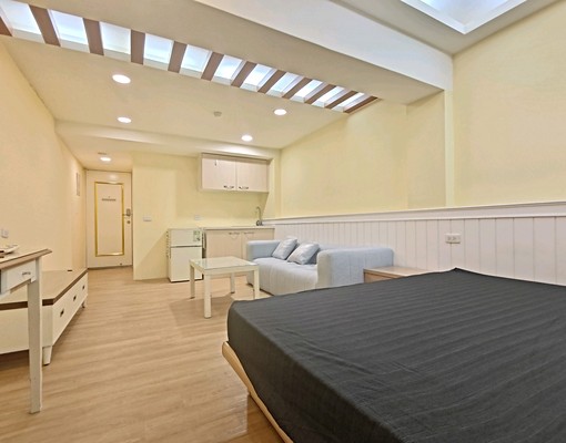 捷運裝潢陽台大套房(含管、網路、第四台) - Image 3