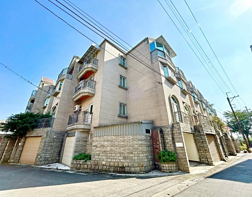 租-近南科安定透天可當社區型店面店住整棟出租 - Image 1