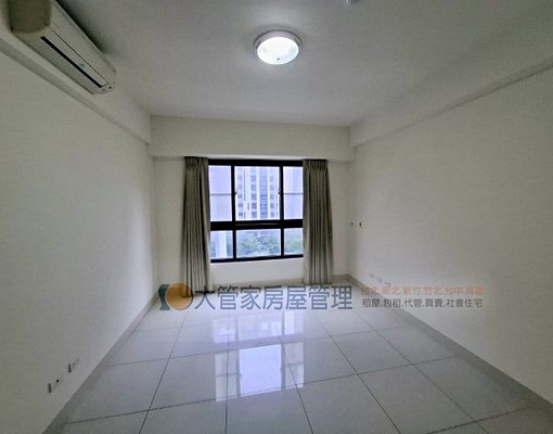 租大坪數..屋況極新.附平車位 - Image 4