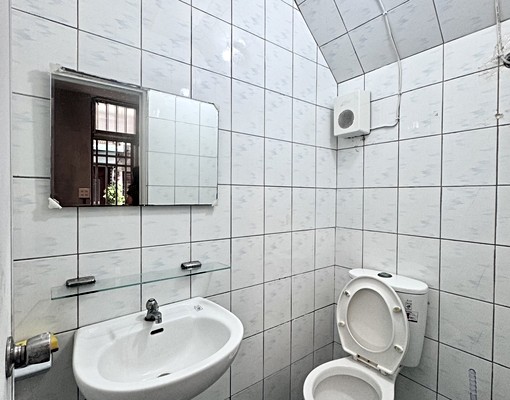 正東區!可住家!可店面!近南紡東寧路商圈黃金三角窗 - Image 4