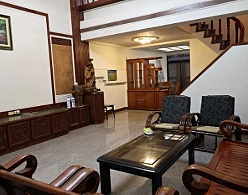 澄租居🧡開元路近成大👍百坪透天✨溫馨原木家具6房✅可租補 - Image 3