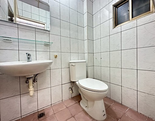 五塊厝捷運騎樓透天店住 - Image 4