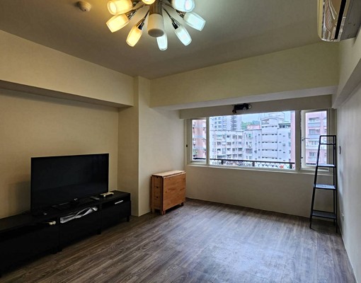 寬悅團隊🏆房仲JJ獨家誠租🏆臨明峰湖前商圈景觀美三房平車 - Image 2