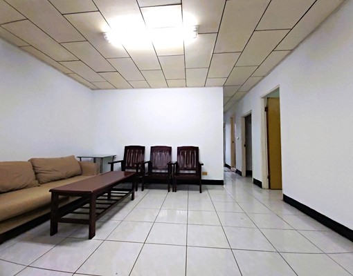 漳和國中旁公寓頂加3房/附基本家具/磚牆隔間 - Image 1