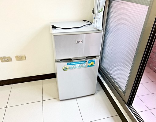 (租補自租單人陽台)獨洗曬,家電近好市多中山 - Image 5