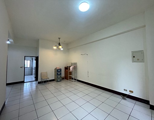 近A10捷運五酒桶山旁❤電梯新人類國❤挑高空間室內坪數大 - Image 4