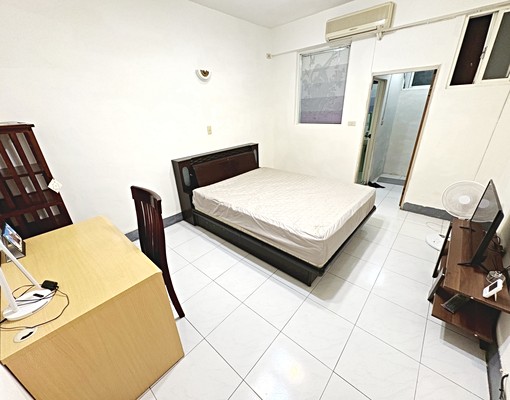 近永福橋【超值租案】免爬梯★限女性★衛浴開窗 - Image 1