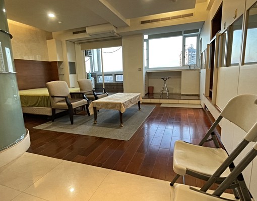 電梯高級大套房。路邊免費停汽機車。社區代收垃圾。綠意盎然。 - Image 2