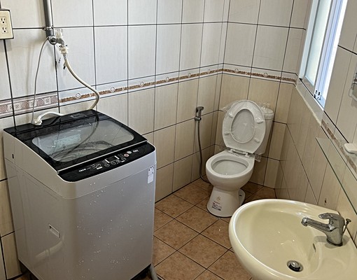 新板特區~大遠百走路3分鐘C08 - Image 1