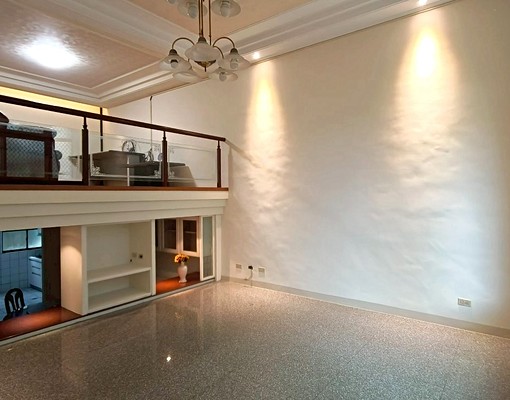 巨城旁5房透天平面車位 - Image 2