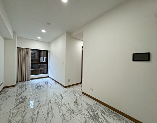 【台北小巨蛋】全新大樓、美裝潢,可附基本家具家電 - Image 1