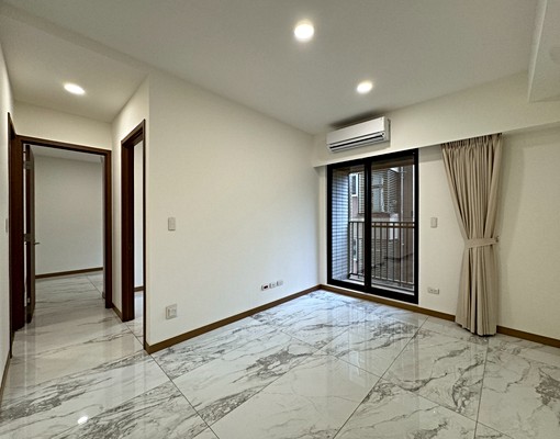 【台北小巨蛋】全新大樓、美裝潢,可附基本家具家電 - Image 1